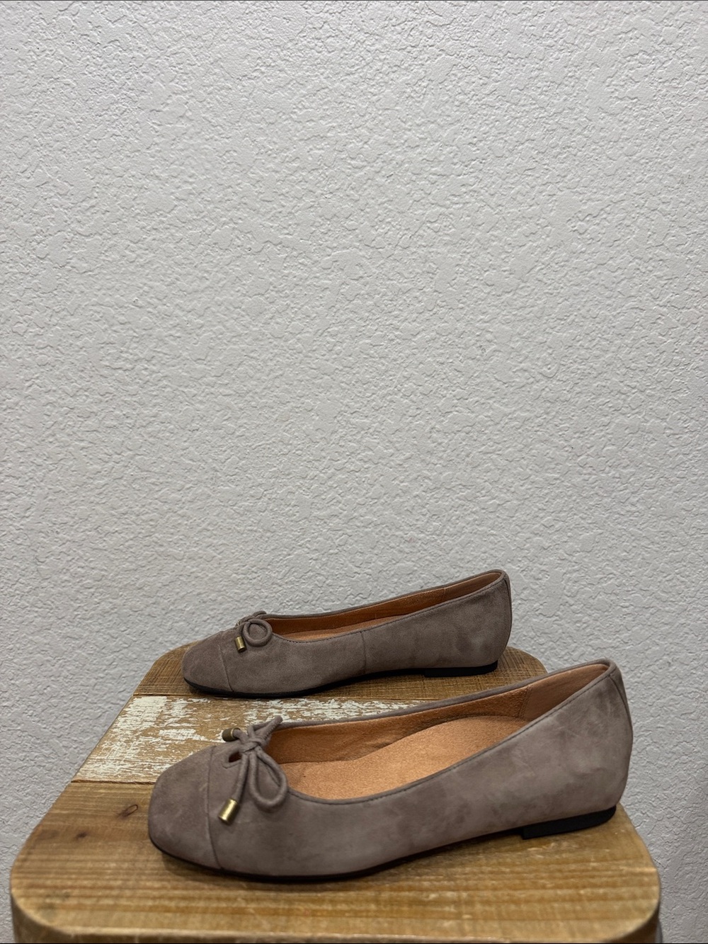 Vionic Klara Skimmers Ballet Flats Driftwood Suede Size 6 NEW - Picture 4 of 7